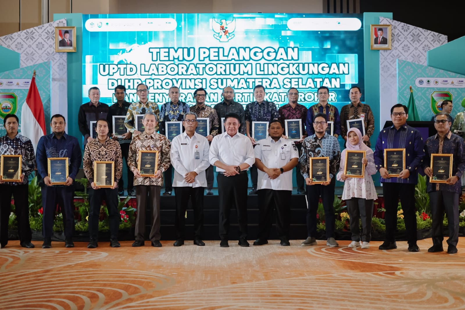 Pertamina Plaju Palembang mendapatkan penghargaan PROPER EMAS dan pesan dari Gubernur Sumsel Herman Deru (DOk. Humas Pertamina Plaju Palembang / Seputarsumatera.com)