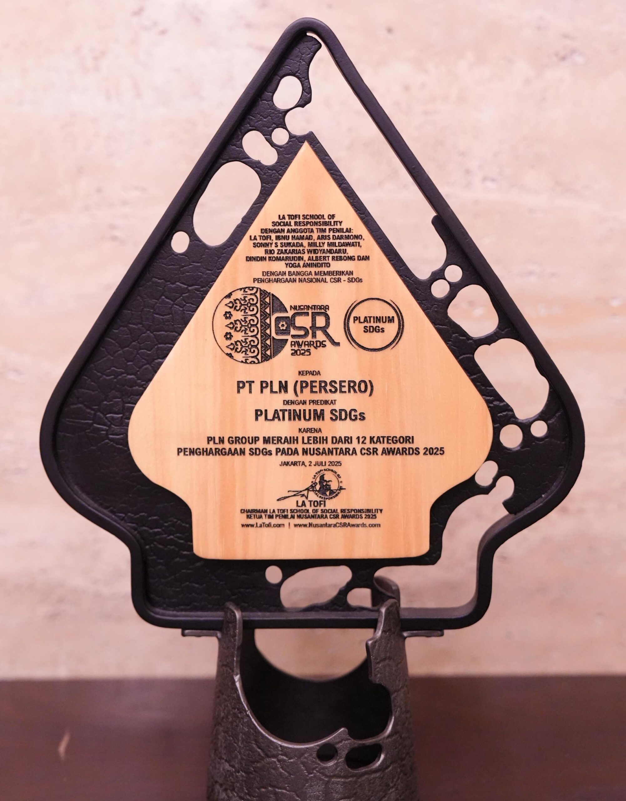 Raih 43 Penghargaan di Nusantara CSR Awards 2025, PLN Terima Predikat Platinum SDGs (Dok. Humas PLN / Seputarsumatera.com)