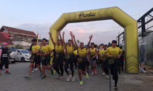 Antusiasme para peserta Prodia Healthy and Fun With Community saat memulai olahraga 5K Fun Run, Sabtu (23/8/25) (Seputarsumatera.com)