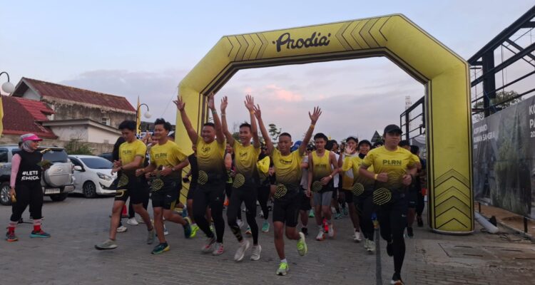 Antusiasme para peserta Prodia Healthy and Fun With Community saat memulai olahraga 5K Fun Run, Sabtu (23/8/25) (Seputarsumatera.com)