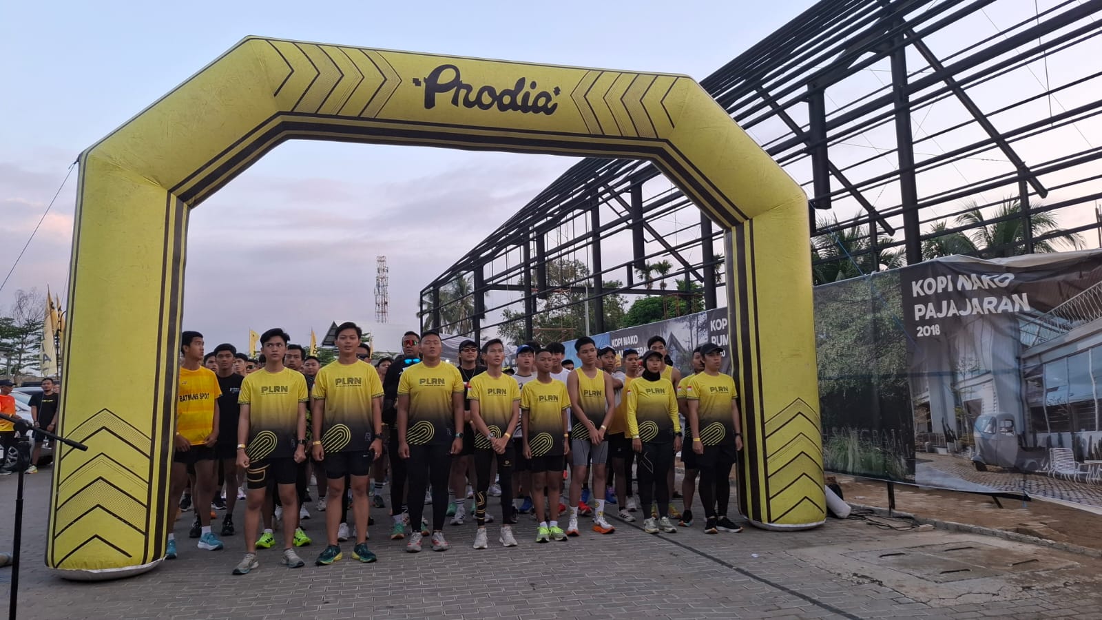 Para peserta Prodia Healthy and Fun With Community di Palembang saat bersiap olahraga 5K Fun Run pada Sabtu (23/8/5) pagi (Seputarsumatera.com)
