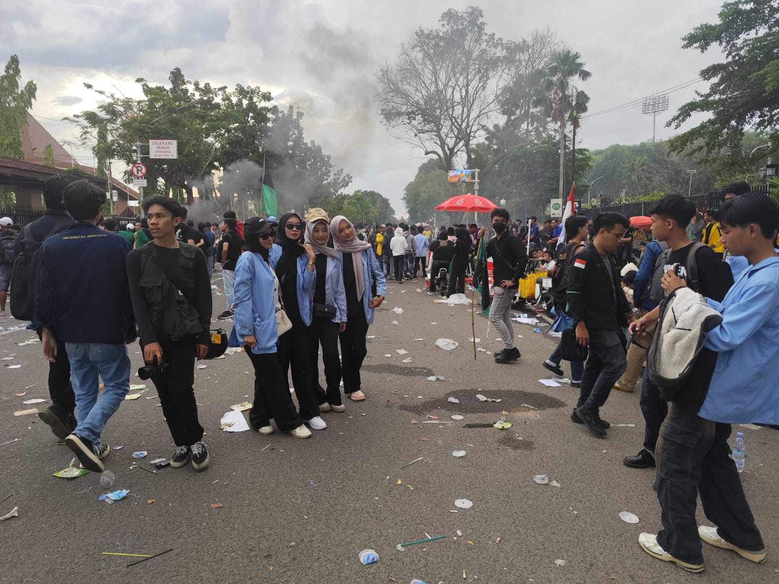 Aksi mahasiswa Palembang di depan gedung DPRD Sumsel (Fenny Selly / Seputarsumatera.com) 