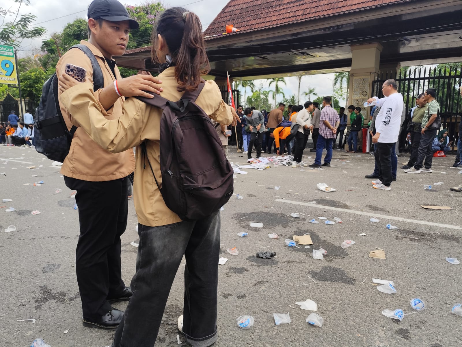 Aksi mahasiswa Palembang di depan gedung DPRD Sumsel (Fenny Selly / Seputarsumatera.com) 