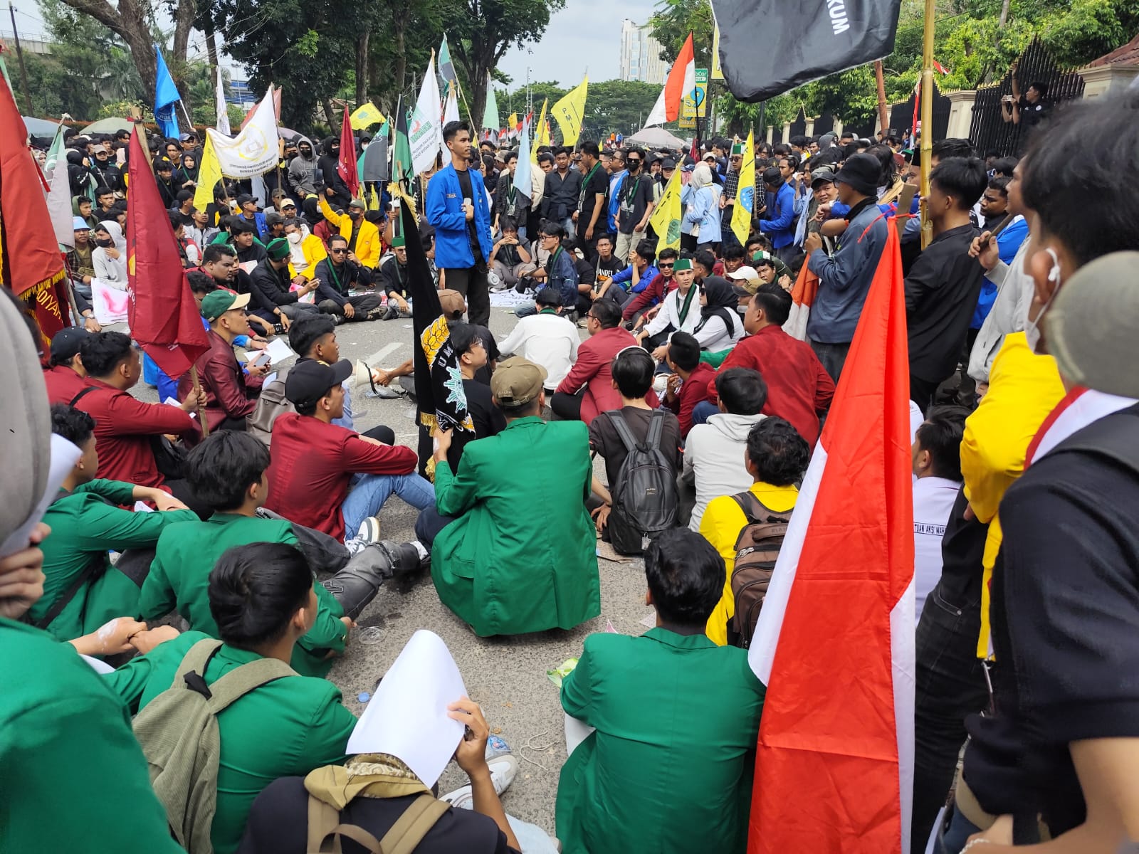 Aksi mahasiswa Palembang di depan gedung DPRD Sumsel (Fenny Selly / Seputarsumatera.com) 