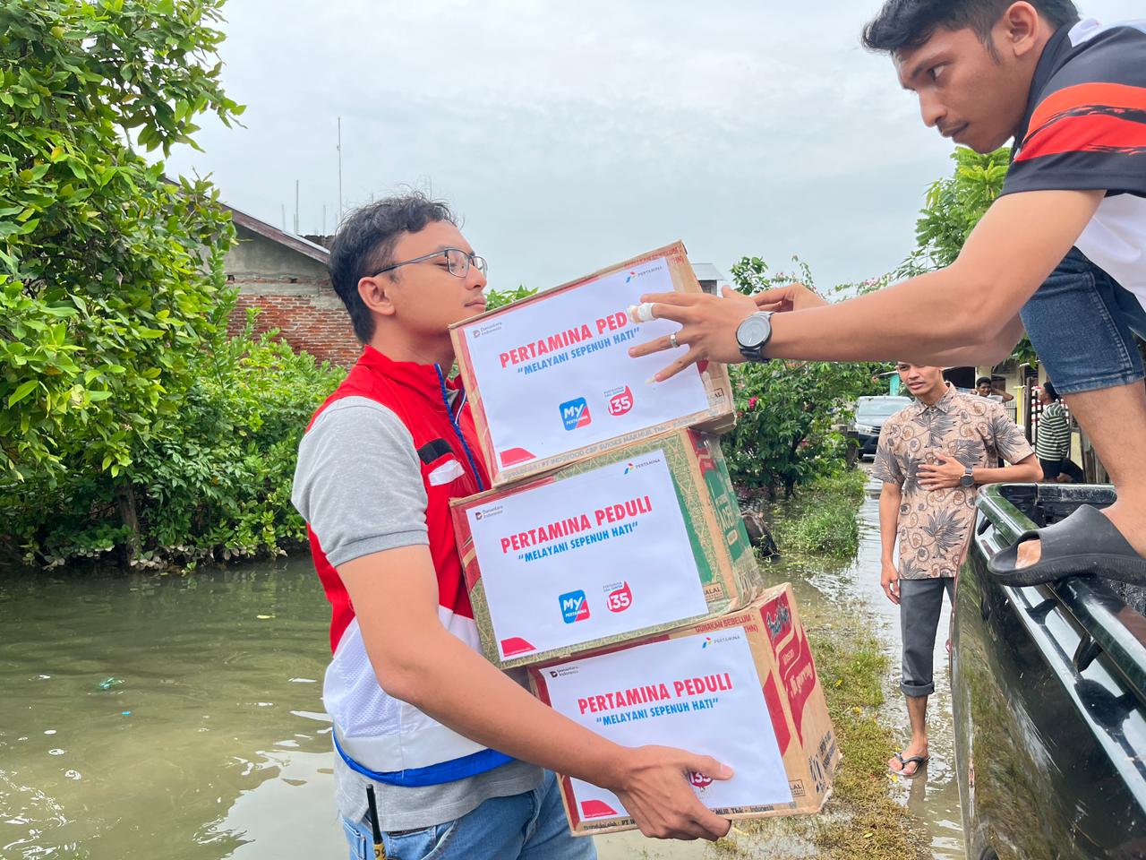 Pertamina Patra Niaga salurkan bantuan ke masyarakat terdampak bencana di beberapa provinsi di Pulau Sumatra (Dok. Humas Pertamina Patra Niaga / Seputarsumatera.com)