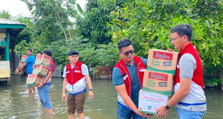 Pertamina Patra Niaga salurkan bantuan ke masyarakat terdampak bencana di beberapa provinsi di Pulau Sumatra (Dok. Humas Pertamina Patra Niaga / Seputarsumatera.com)