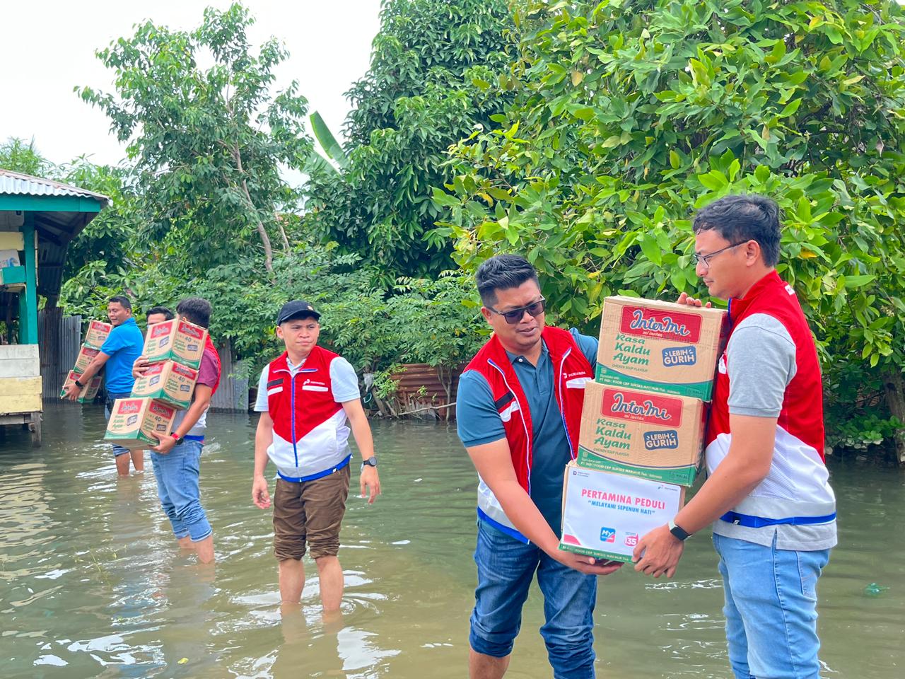 Pertamina Patra Niaga salurkan bantuan ke masyarakat terdampak bencana di beberapa provinsi di Pulau Sumatra (Dok. Humas Pertamina Patra Niaga / Seputarsumatera.com)