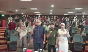 Ade Barkah, Assistant Manager PT Pertamina Drilling Services Indonesia (Pertamina Drilling) yang hadir sebagai pembicara utama, dalam acara Airlangga Career & Internship Series yang diadakan oleh Pusat Pembinaan Karier dan Alumni (PPKA) UNAIR Surabaya (Dok. Humas Pertamina Drilling / Seputarsumatera.com)