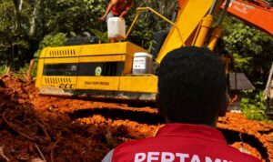 Dukung terbukanya akses jalan, Pertamina pasok bahan bakar untuk operasional alat berat penanggulangan bencana Sumatra (Dok. Humas Pertamina Patra Niaga / Seputarsumatera.com) Dukung terbukanya akses jalan, Pertamina pasok bahan bakar untuk operasional alat berat penanggulangan bencana Sumatra (Dok. Humas Pertamina Patra Niaga / Seputarsumatera.com)