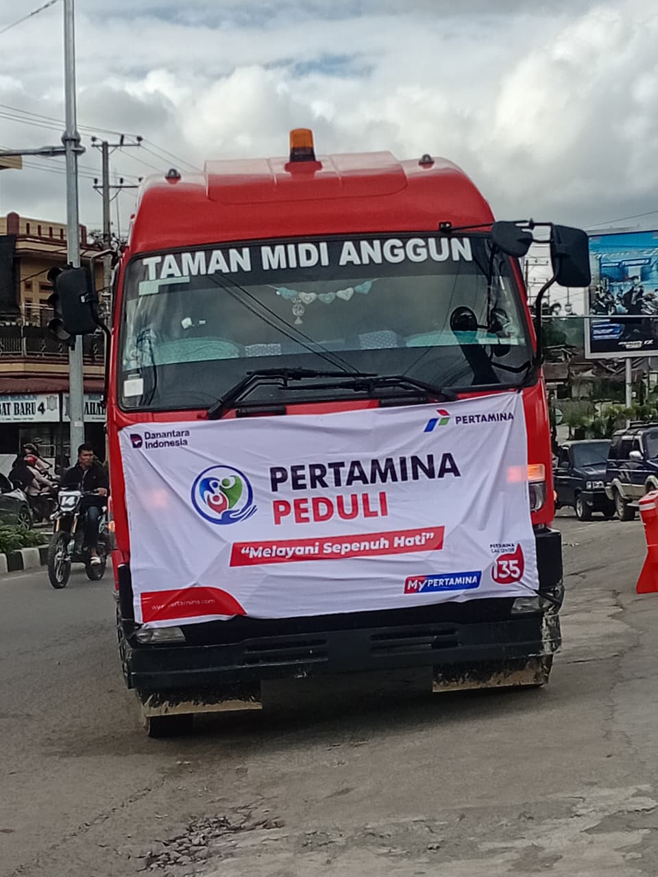 Kedatangan Armada Mobil Tangki BBM Pertamina di SPBU Takengon disambut haru oleh masyarakat. Pertamina berhasil melakukan distribusi ke Takengon, Aceh Tengah sejak Jumat, 19 Desember 2025 (Dok. Humas Pertamina Patra Niaga / Seputarsumatera.com)