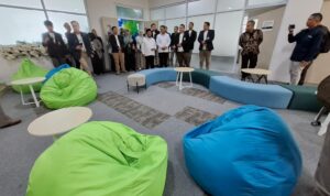 Rektor UIN Raden Fatah Prof Dr Muhammad Adil dan Pemimpin Wilayah PT Pegadaian Kanwil III Sumbagsel Novryandi dan para pejabat lainnya saat meresmikan The Gade Sharia Creative Lounge (Seputarsumatera.com)