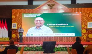 Direktur ICRAF Program Indonesia Andree Ekadinata saat menyampaikan kata sambutan dalam acara peluncuran Sistem Informasi Akses Lahan Perhutanan Sosial (SI ALAM) Selasa (9/12/2025) di Grand Atyasa Palembang (Seputarsumatera.com) Direktur ICRAF Program Indonesia Andree Ekadinata saat menyampaikan kata sambutan dalam acara peluncuran Sistem Informasi Akses Lahan Perhutanan Sosial (SI ALAM) Selasa (9/12/2025) di Grand Atyasa Palembang (Seputarsumatera.com)