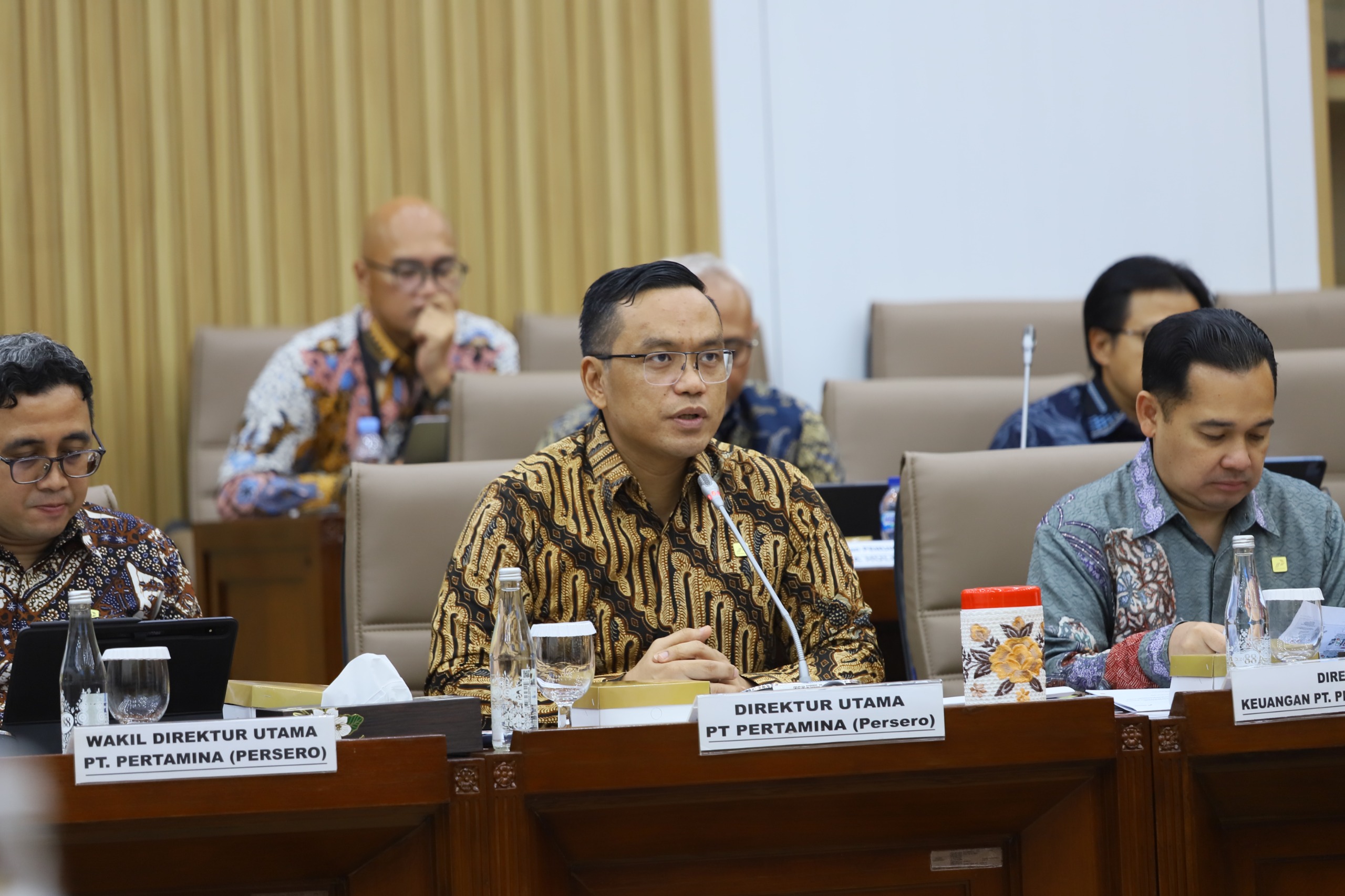 Direktur Utama PT Pertamina (Persero), Simon Aloysius Mantiri, dan Jajaran Direksi Memaparkan Materi pada Rapat Komisi VI DPR-RI, Jakarta (11/02/2026 (Dok. Humas Pertamina Patra Niaga / Seputarsumatera.com)