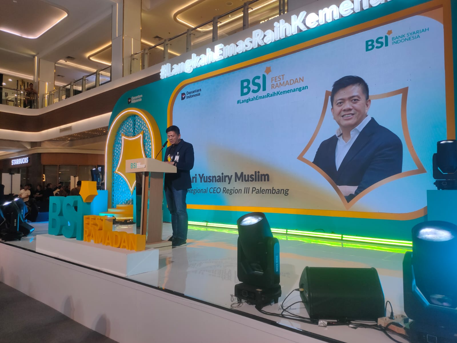 RCEO BSI Regional III Palembang Ari Yusnairy Muslim saat membuka BSI Festival Ramadan (Seputarsumatera.com)