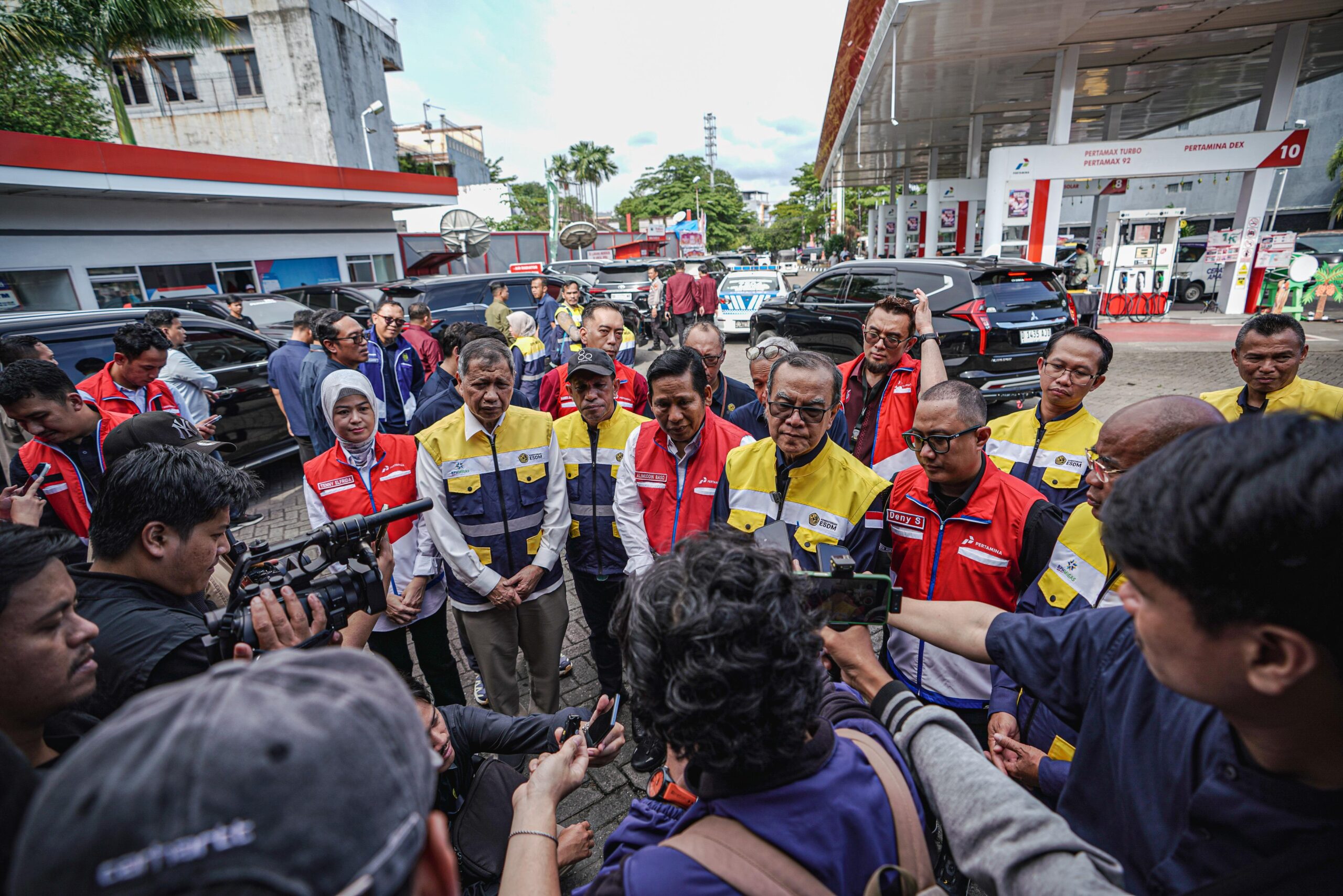 Pertamina Patra Niaga, Kementerian ESDM dan BPH Migas tinjau kesiapan keandalan pasokan energi jelang Idulfitri di Sulsel (Dok. Humas Pertamina Patra Niaga / Seputarsumatera.com)