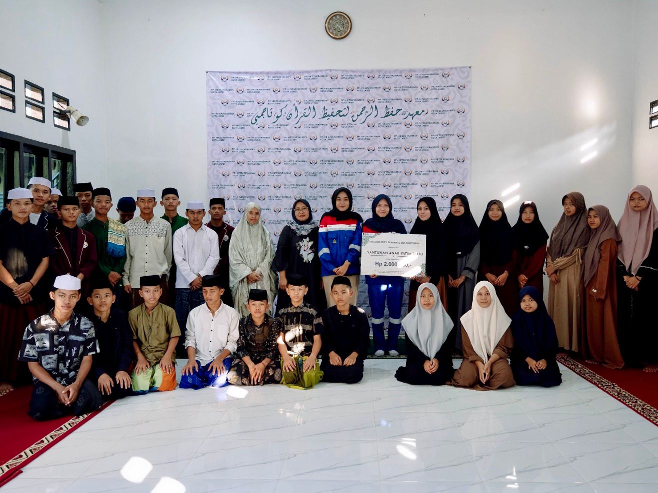 Pertamina Patra Niaga Regional Sumbagsel Berbagi Keberkahan Ramadan di Lima Provinsi, Santuni Ratusan Anak Yatim (Dok. Humas Pertamina Patra Niaga Sumbagsel)