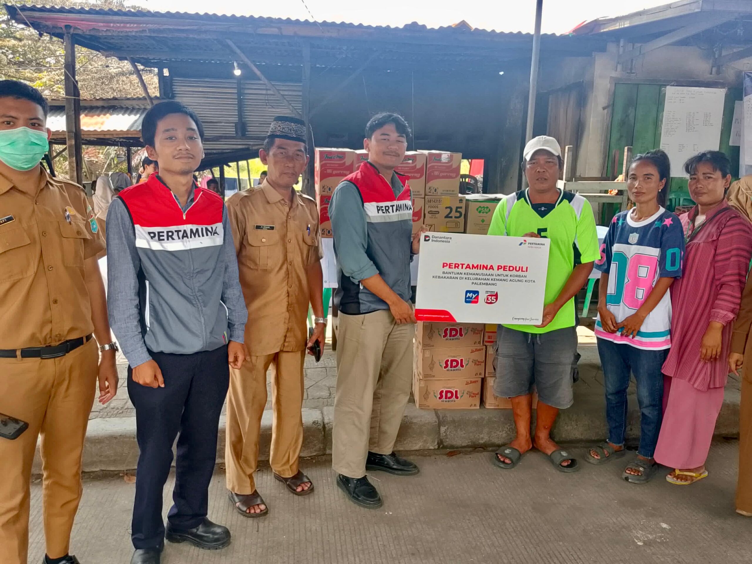 Pertamina Patra Niaga Regional Sumbagsel Tanggap Bencana, Ringankan Beban Korban Kebakaran di Ogan Ilir (Dok. Humas Pertamina Patra Niaga Sumbagsel)