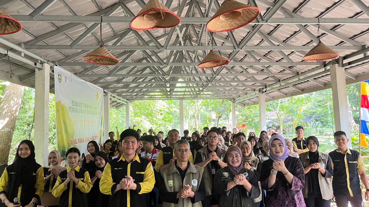 Serunya Pasa Green Action 2006: Mahasiswa Administrasi Publik Unsri peduli lingkungan bersama Dishut Sumsel (Dok Humas FISIP Unsri / Seputarsumatera.com)
