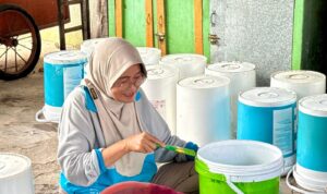 Memilah, memilih dan peduli: Pertamina Patra Niaga Regional Sumbagsel dukung warga Kasang kelola sampah (Dok. Humas Pertamina Patra Niaga Sumbagsel) Memilah, memilih dan peduli: Pertamina Patra Niaga Regional Sumbagsel dukung warga Kasang kelola sampah (Dok. Humas Pertamina Patra Niaga Sumbagsel)