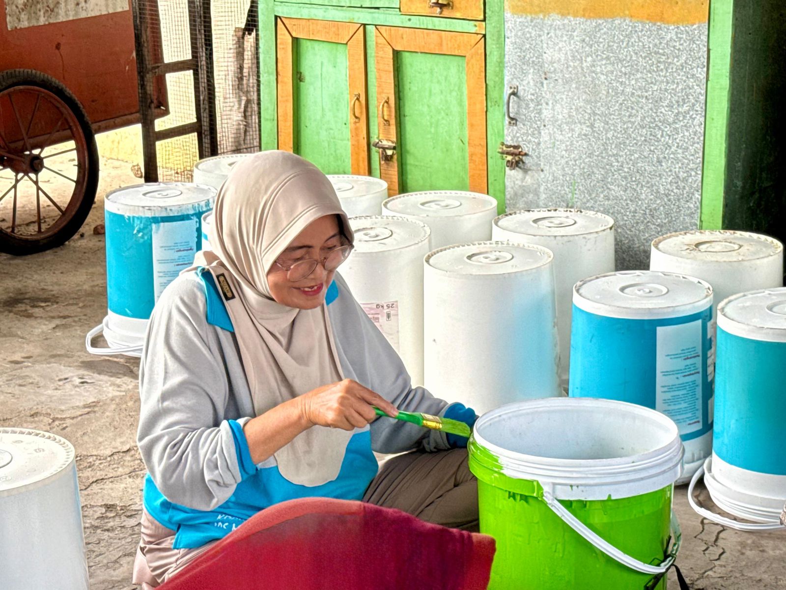 Memilah, memilih dan peduli: Pertamina Patra Niaga Regional Sumbagsel dukung warga Kasang kelola sampah (Dok. Humas Pertamina Patra Niaga Sumbagsel) Memilah, memilih dan peduli: Pertamina Patra Niaga Regional Sumbagsel dukung warga Kasang kelola sampah (Dok. Humas Pertamina Patra Niaga Sumbagsel)