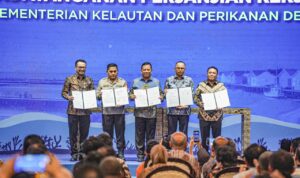Pertamina Patra Niaga bersama Kementerian Kelautan dan Perikanan perkuat penyediaan energi bagi nelayan (Dok. Humas Pertamina Patra Niaga / Seputarsumatera.com) Pertamina Patra Niaga bersama Kementerian Kelautan dan Perikanan perkuat penyediaan energi bagi nelayan (Dok. Humas Pertamina Patra Niaga / Seputarsumatera.com)