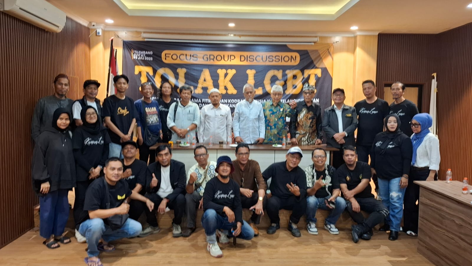FGD bertema 'Tolak LGBT' di Palembang diinisiasi Yayasan Kawan Lamo Galo Palembang dan didukung ormas dan komunitas di Palembang (Dok. Humas Yayasan Kawan Lamo Galo Palembang / Seputarsumatera.com) FGD bertema 'Tolak LGBT' di Palembang diinisiasi Yayasan Kawan Lamo Galo Palembang dan didukung ormas dan komunitas di Palembang (Dok. Humas Yayasan Kawan Lamo Galo Palembang / Seputarsumatera.com)