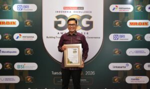 Direktur Manajemen Risiko PGN Eri Surya Kelana mewakili PGN menerima Indonesia Excellence Good Corporate Governance Ethics in Supporting National Energy Diversification and Transition - Oil and Gas Category pada ajang Indonesia Excellence Good Corporate Governance (GCG) Award 2026 (Dok. Humas PGN / Seputarsumatera.com)