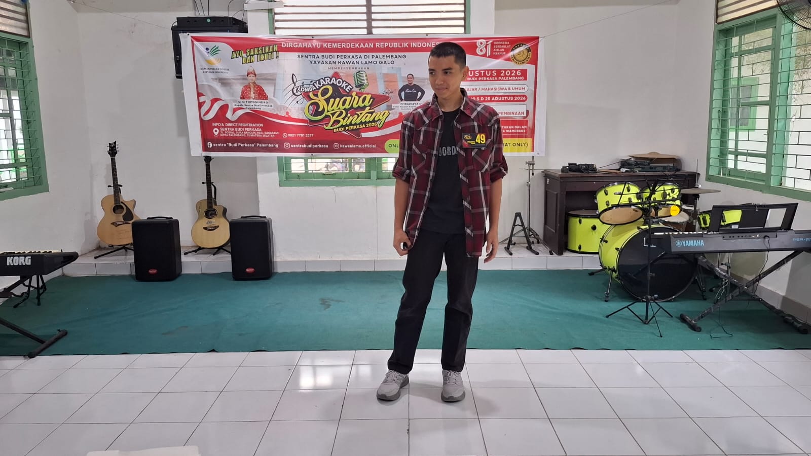 Kenzie, peserta didik Sentra Budi Perkasa Palembang cukup tenang saat mengikuti audisi lomba karaoke Suara Bintang Palembang (Seputarsumatera.com)