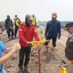 Sambonesia, alat yang diciptakan APP Group berguna untuk penanganan kebakaran di lahan gambut. Di bagian atas ada semprotan air sedangkan bagian bawahnya menusuk ke dalam tanah gambut untuk injeksi air guna pembasahan serta mematikan api yg ada di gambut (Dok. Humas BNPB/ Seputarsumatera.com) Sambonesia, alat yang diciptakan APP Group berguna untuk penanganan kebakaran di lahan gambut. Di bagian atas ada semprotan air sedangkan bagian bawahnya menusuk ke dalam tanah gambut untuk injeksi air guna pembasahan serta mematikan api yg ada di gambut (Dok. Humas BNPB/ Seputarsumatera.com)