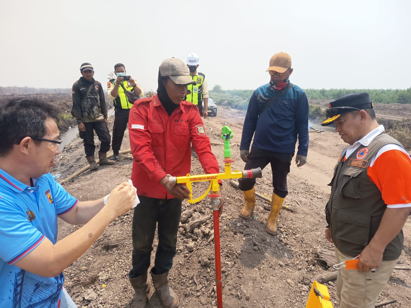 Sambonesia, alat yang diciptakan APP Group berguna untuk penanganan kebakaran di lahan gambut. Di bagian atas ada semprotan air sedangkan bagian bawahnya menusuk ke dalam tanah gambut untuk injeksi air guna pembasahan serta mematikan api yg ada di gambut (Dok. Humas BNPB/ Seputarsumatera.com)