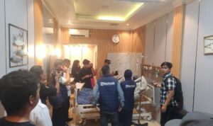 Salah satu jurnalis di Palembang, Rahmad Kurniawan (Tribun Sumsel) dirawat intensif di RS Bhayangkara Palembang karena mengalami luka parah akibat penganiayaan yang dilakukan oknum pendemo di depan Mapolda Sumsel (Dok. IST) Salah satu jurnalis di Palembang, Rahmad Kurniawan (Tribun Sumsel) dirawat intensif di RS Bhayangkara Palembang karena mengalami luka parah akibat penganiayaan yang dilakukan oknum pendemo di depan Mapolda Sumsel (Dok. IST)