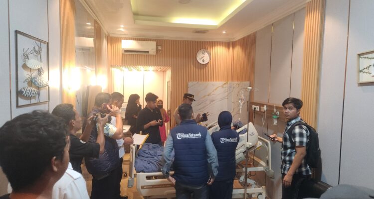 Salah satu jurnalis di Palembang, Rahmad Kurniawan (Tribun Sumsel) dirawat intensif di RS Bhayangkara Palembang karena mengalami luka parah akibat penganiayaan yang dilakukan oknum pendemo di depan Mapolda Sumsel (Dok. IST)