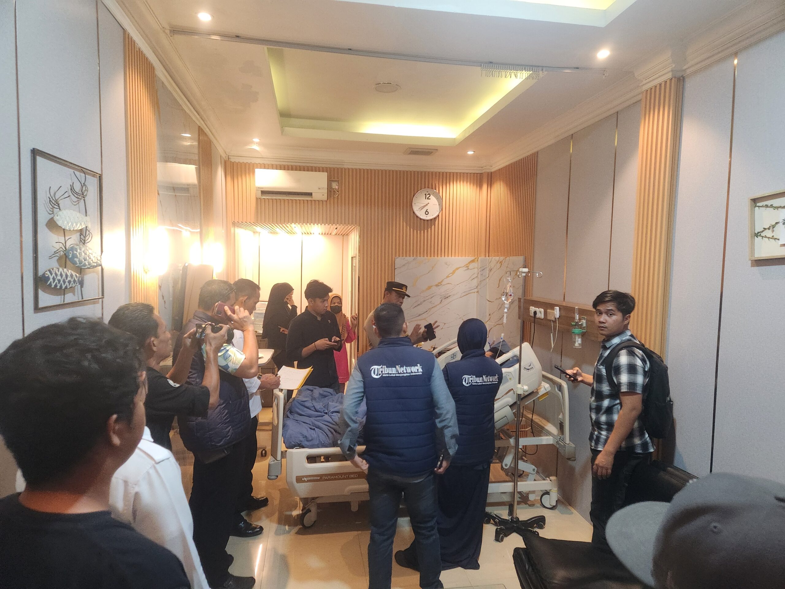 Salah satu jurnalis di Palembang, Rahmad Kurniawan (Tribun Sumsel) dirawat intensif di RS Bhayangkara Palembang karena mengalami luka parah akibat penganiayaan yang dilakukan oknum pendemo di depan Mapolda Sumsel (Dok. IST)